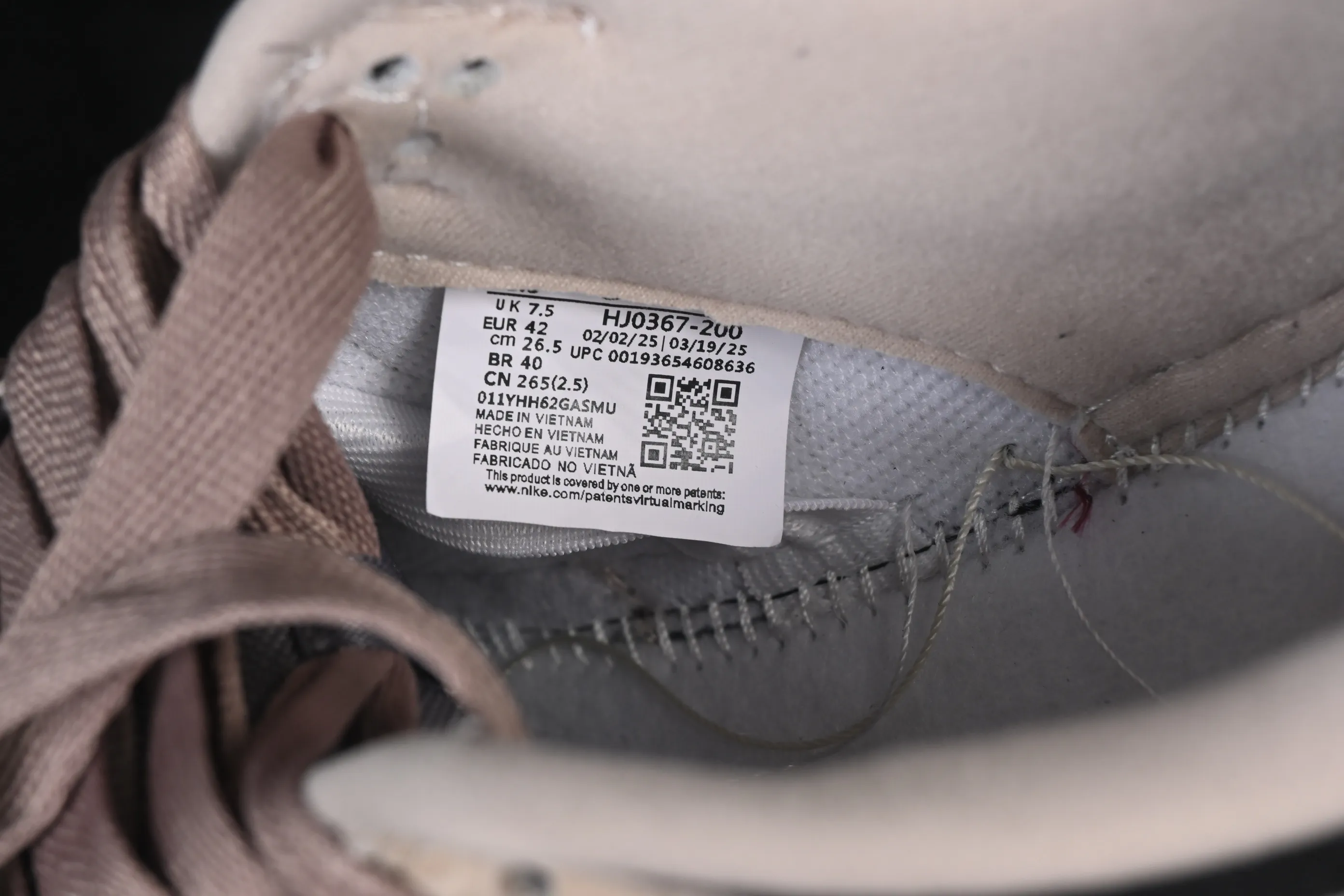 All Categories Nk SB Dunk Series Nk SB Dunk Low Low-top sneakers Nike SB Dunk Low Khaki black and gray hook Low-top casual sneakers HJ0367-200